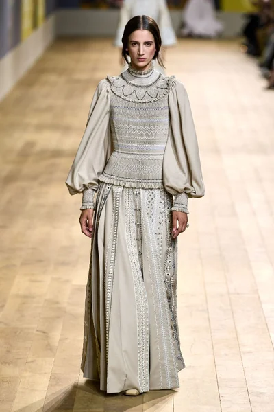 Look 29
